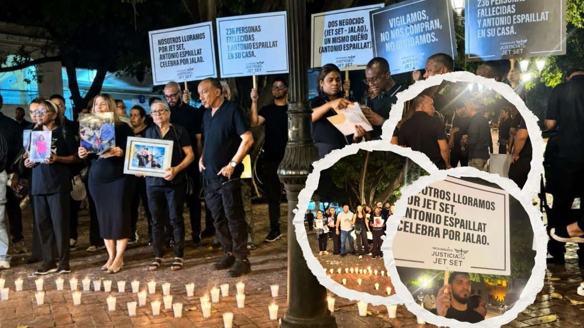 Familiares de víctimas del Jet Set vestidos de negro con veladoras y pancartas frente al restaurante Jalao en la Zona Colonial de Santo Domingo