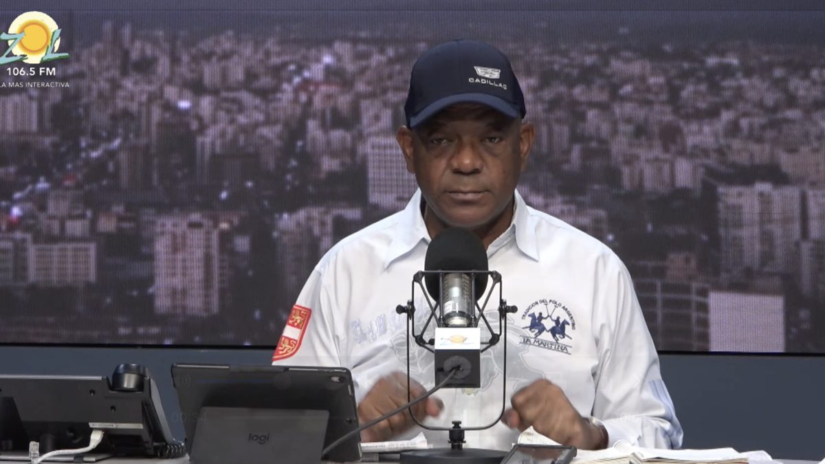 Julio Martínez Pozo en el programa radial El Sol de la Mañana cuestionando fondos recuperados de la corrupción