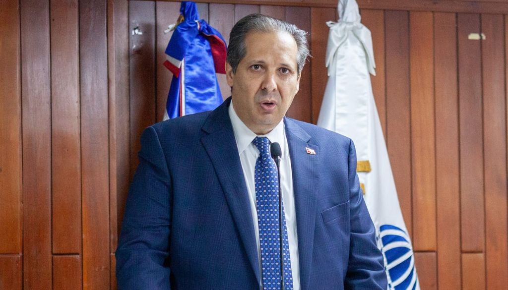 Ministro de Salud Víctor Atallah ofrece declaraciones sobre casos de viruela símica en San Cristóbal